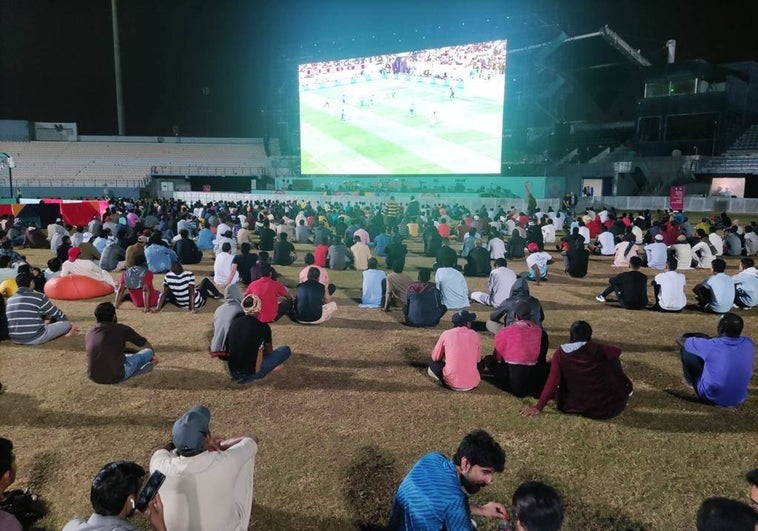 El Mundial de los pobres: un día en la 'fan zone' de los suburbios de Qatar