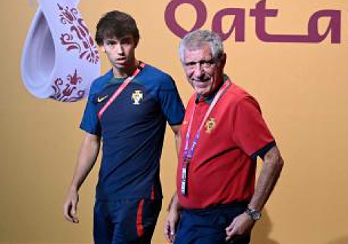 Joao Félix y Fernando Santos, camino de la rueda de prensa