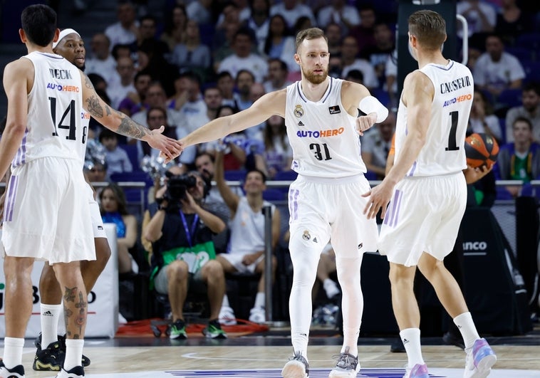 El Madrid se sube al liderato en Tenerife