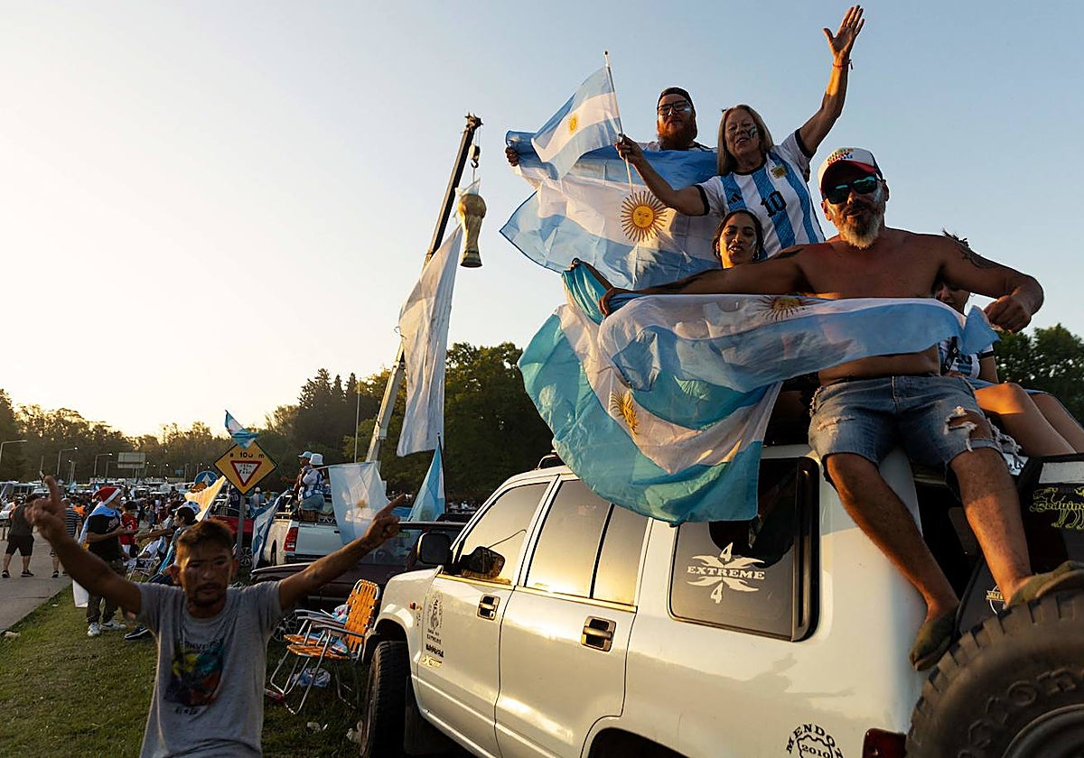 Aficionados argentinos celebran la Copa del Mundo