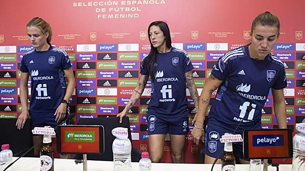 Irene Paredes, Jennifer Hermoso y Patri Guijarro, excapitanas de la selección