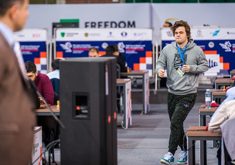 Magnus Carlsen llega tarde al Mundial de Ajedrez Relámpago