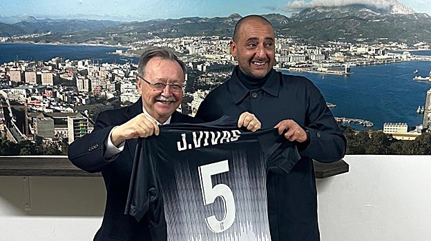 Juan Jesús Vivas, presidente de la Ciudad Autónona, junto a Luhay Hamido