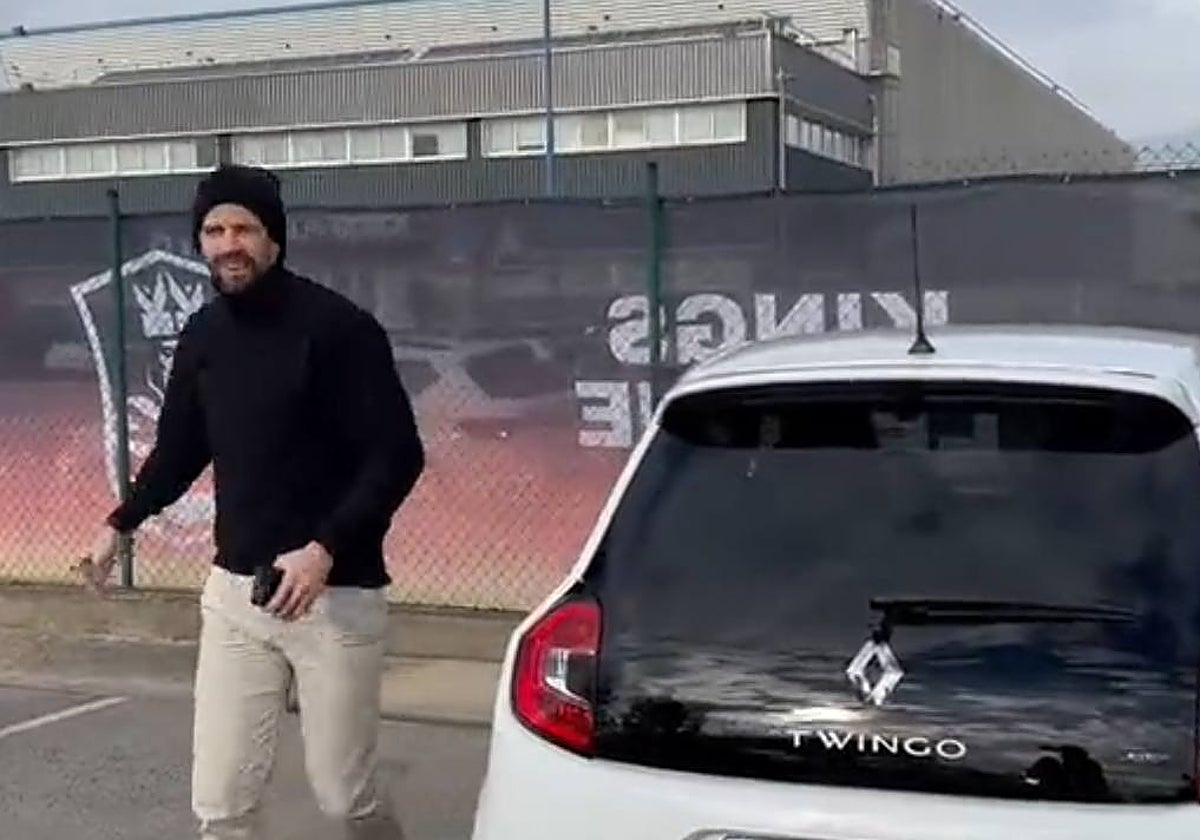 Gerard Piqué, saliendo del coche