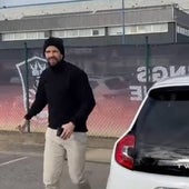 Piqué cumple su promesa: llega en un Twingo al estadio de la Kings League