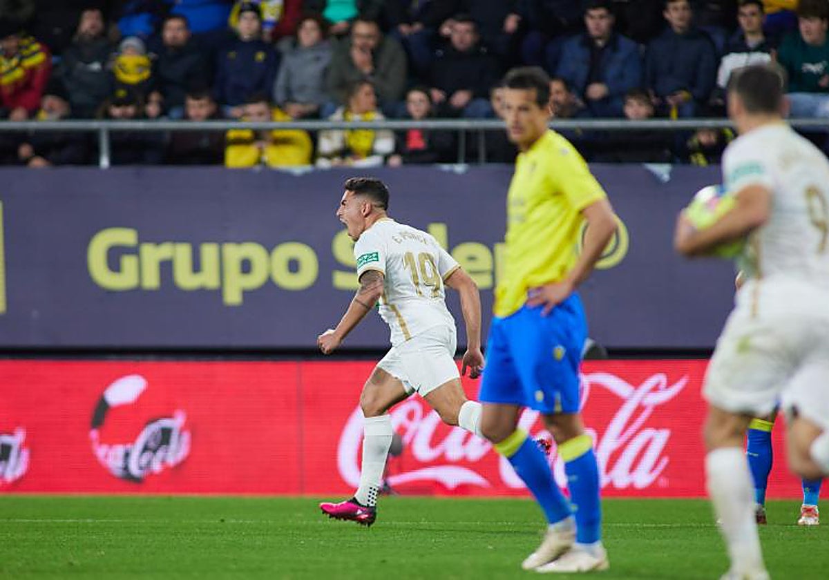 Ponce celebra el gol que no debió subir al marcador