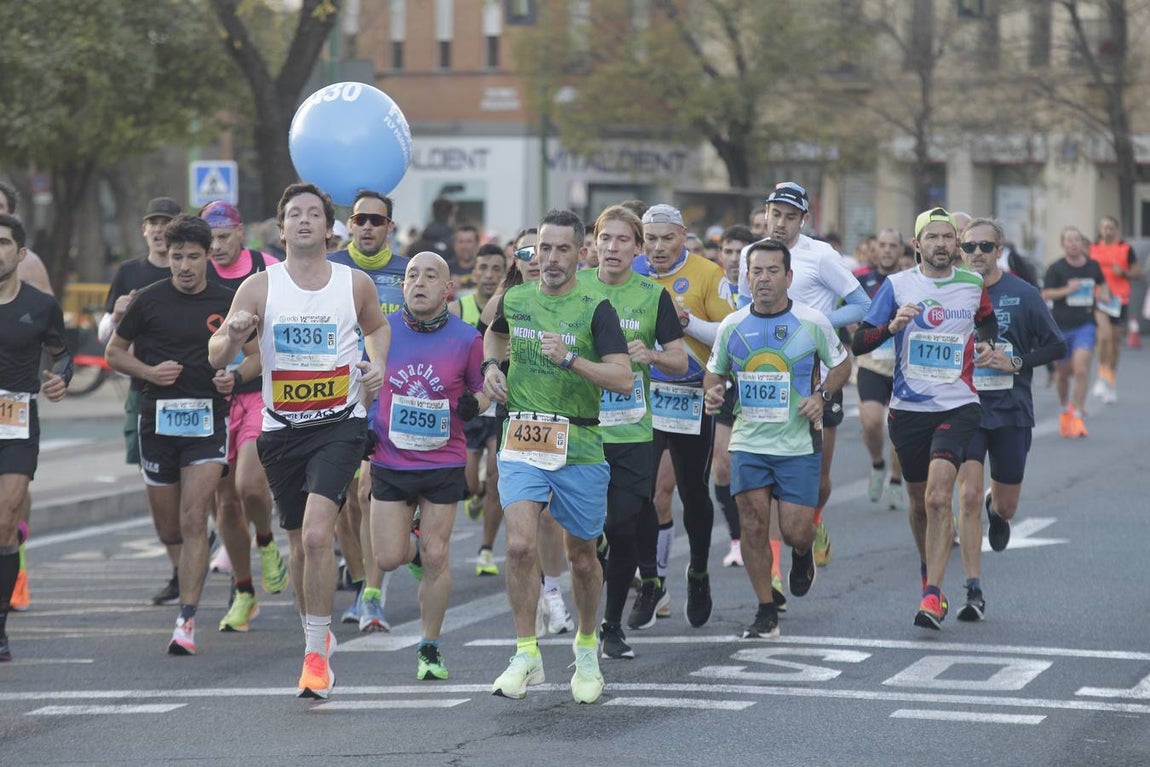 Corredores en la Media Maratón de Sevilla 2023
