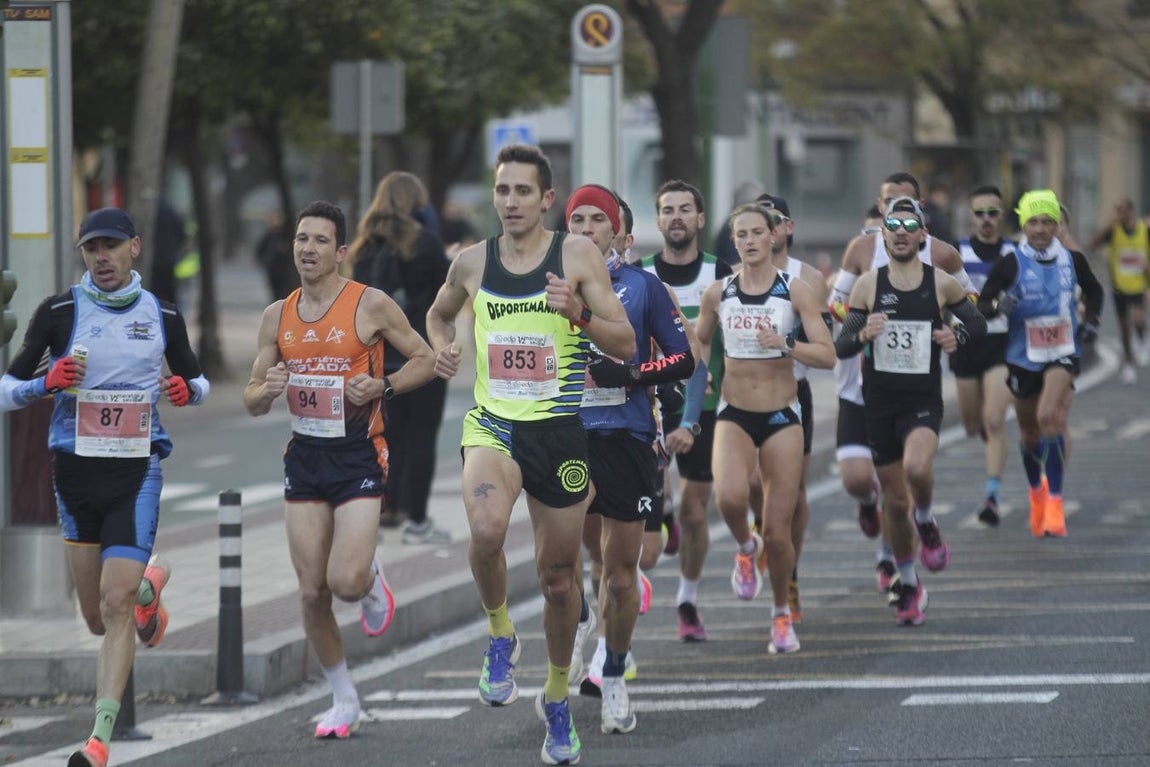 Corredores en la Media Maratón de Sevilla 2023