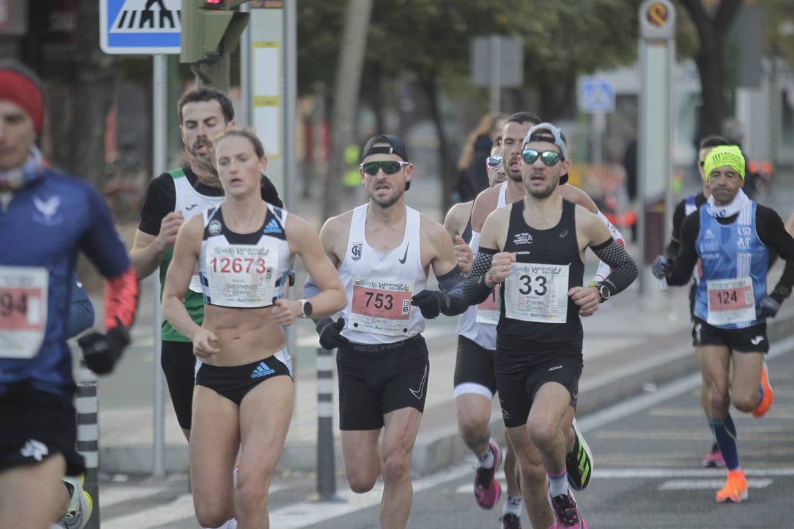 Corredores en la Media Maratón de Sevilla 2023