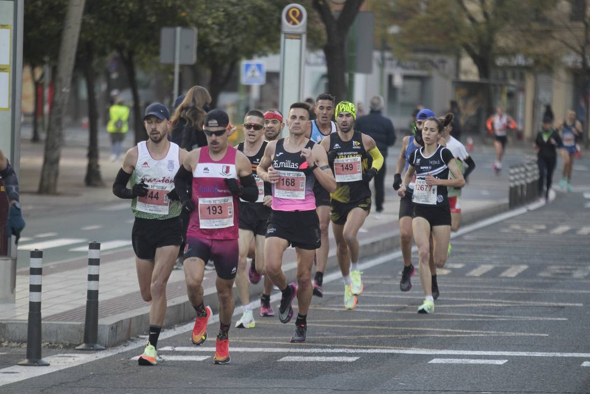 Corredores en la Media Maratón de Sevilla 2023