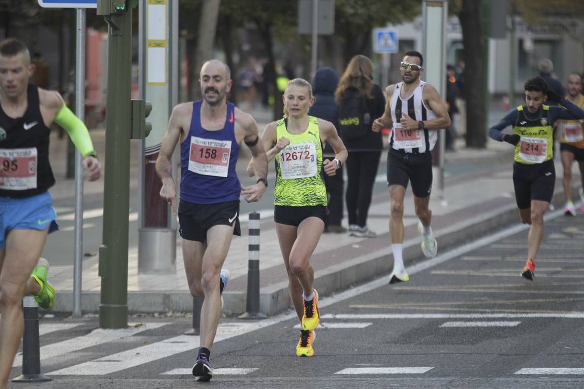 Corredores en la Media Maratón de Sevilla 2023