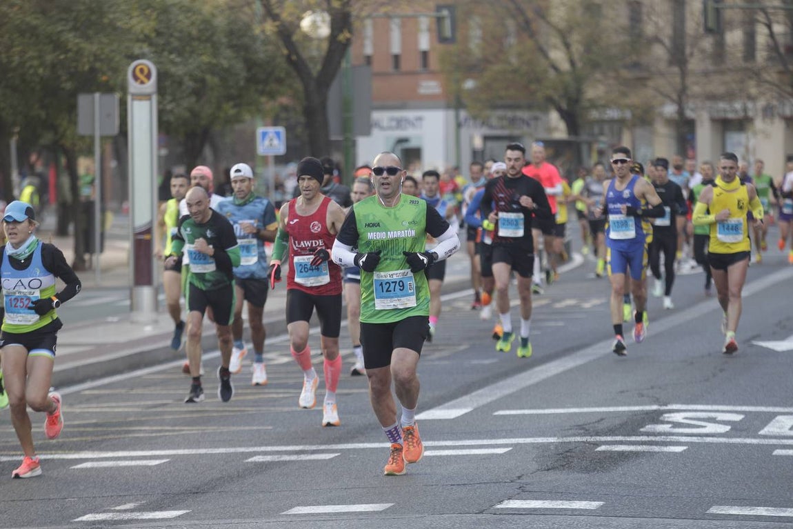 Corredores en la Media Maratón de Sevilla 2023