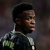 Sanción para una decena de aficionados del Valladolid por insultos racistas a Vinicius