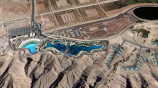 Una imagen satelital del complejo, donde puede verse la piscina de olas y el canal de aguas bravas