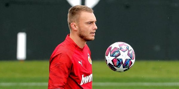 La expareja de Cillessen le denuncia por abandono de familia