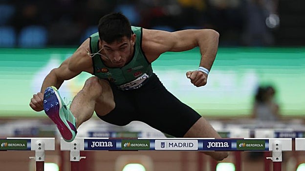 Quique Llopis, durante la final de los 60 vallas en Gallur