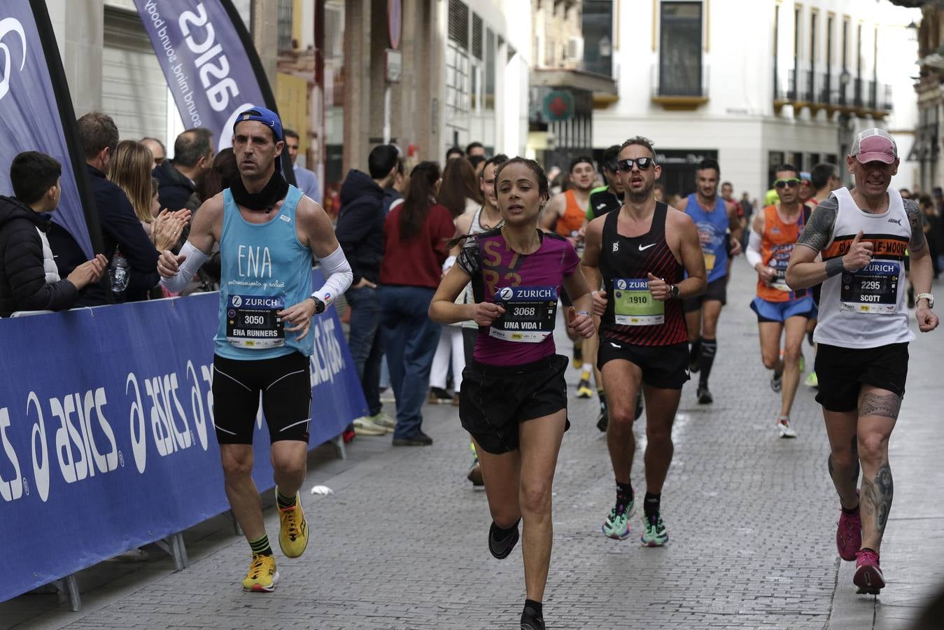 Participantes en el Zurich Maratón de Sevilla 2023