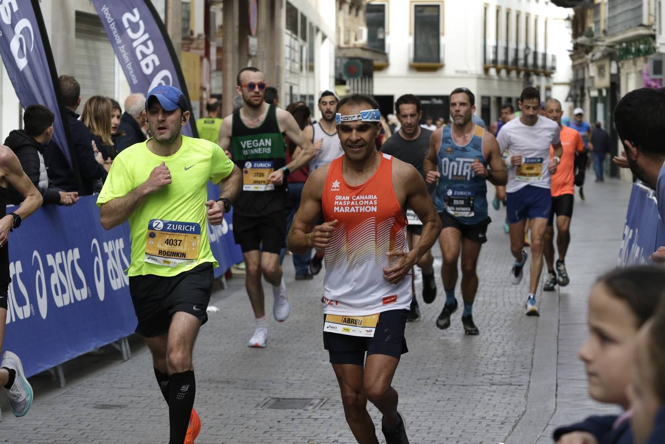 Participantes en el Zurich Maratón de Sevilla 2023