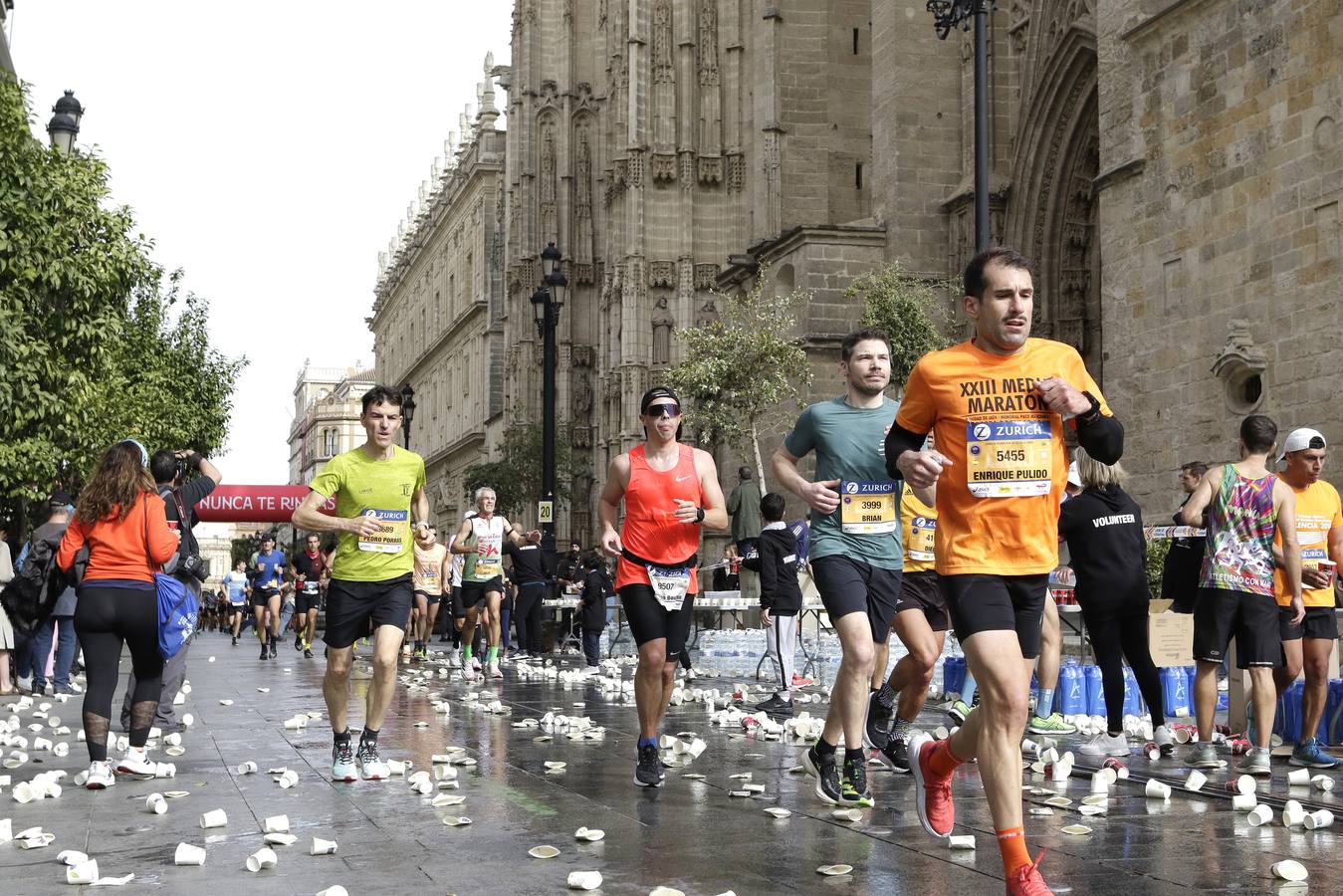 Participantes en el Zurich Maratón de Sevilla 2023
