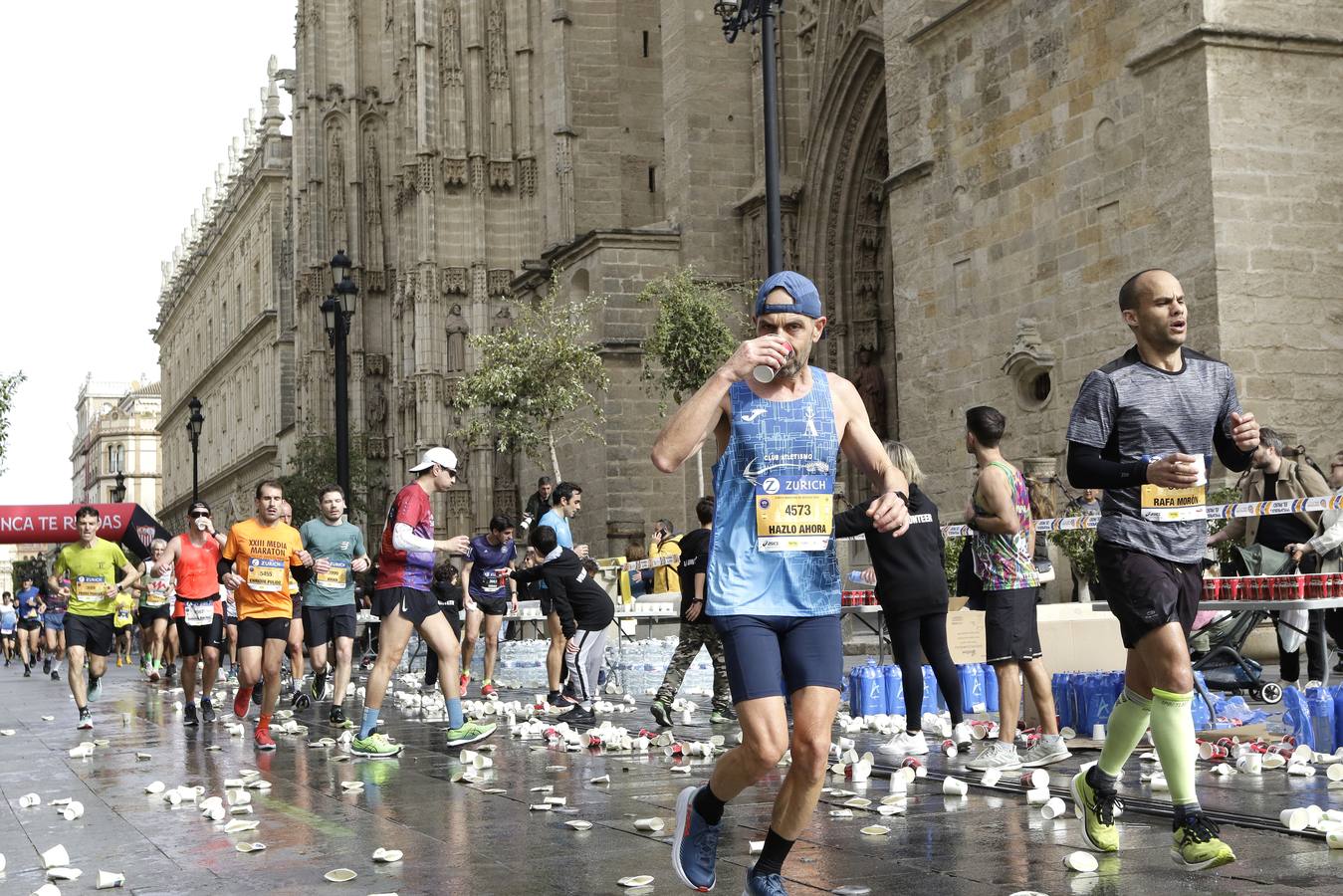 Participantes en el Zurich Maratón de Sevilla 2023