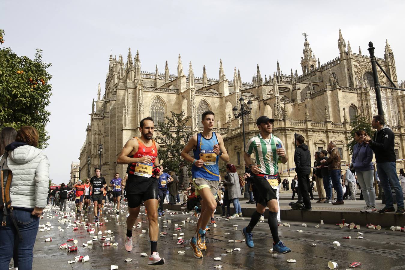 Participantes en el Zurich Maratón de Sevilla 2023