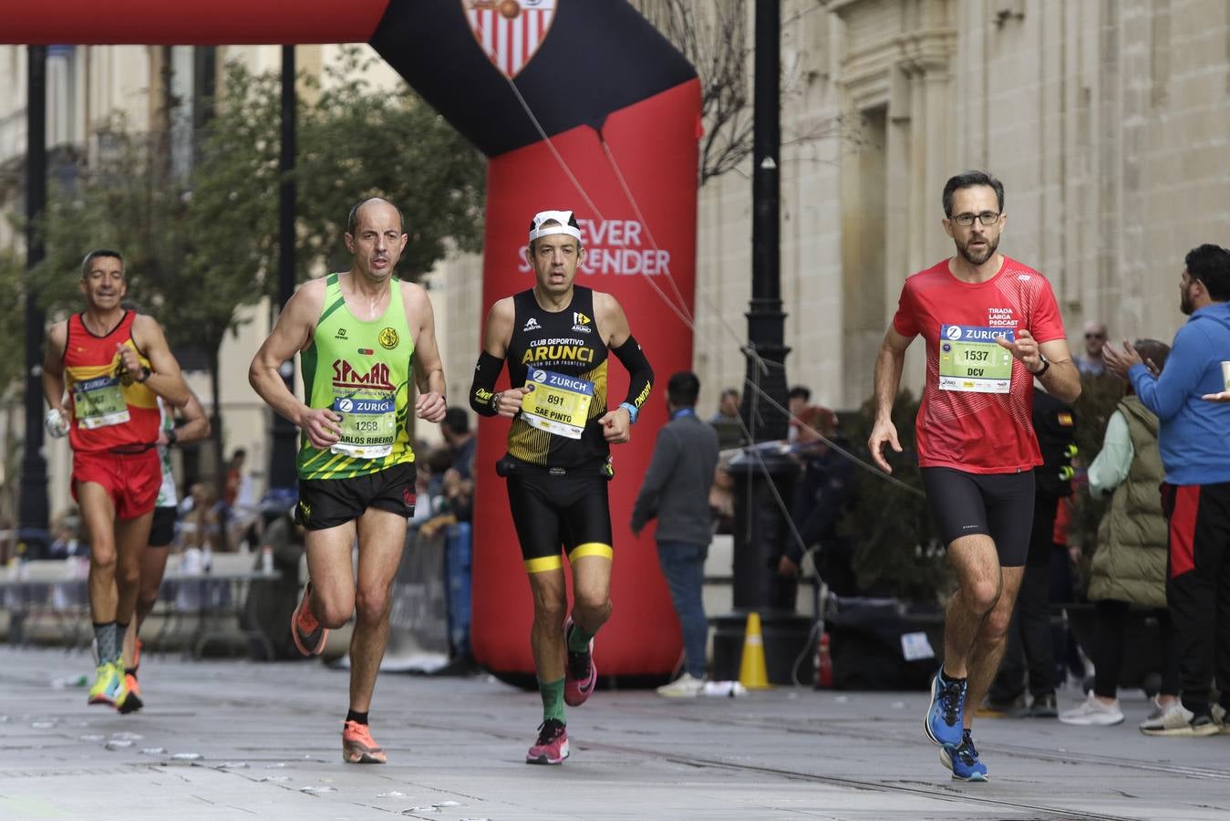 Participantes en el Zurich Maratón de Sevilla 2023