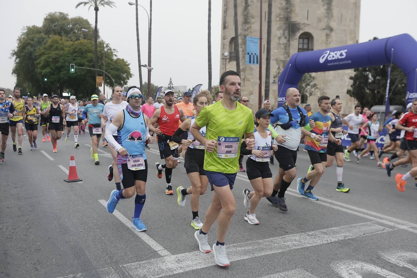Participantes en el Maratón de Sevilla 2023