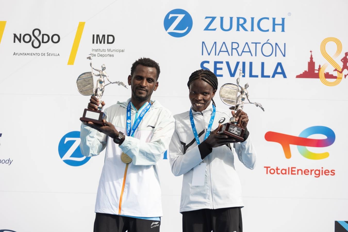 Diferentes momentos del Zurich Maratón Sevilla 2023