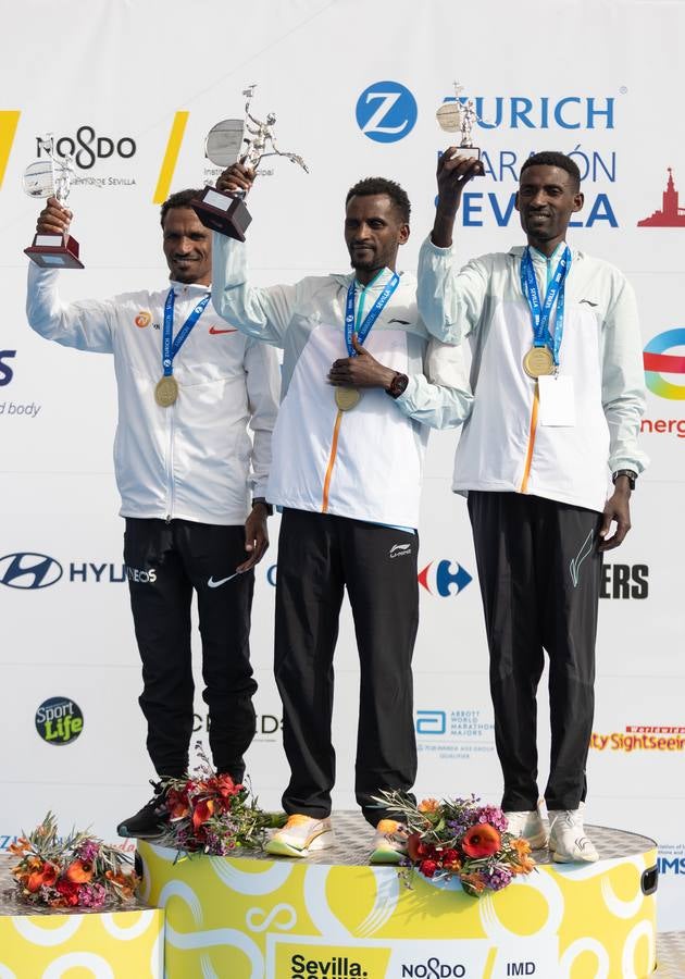 Diferentes momentos del Zurich Maratón Sevilla 2023