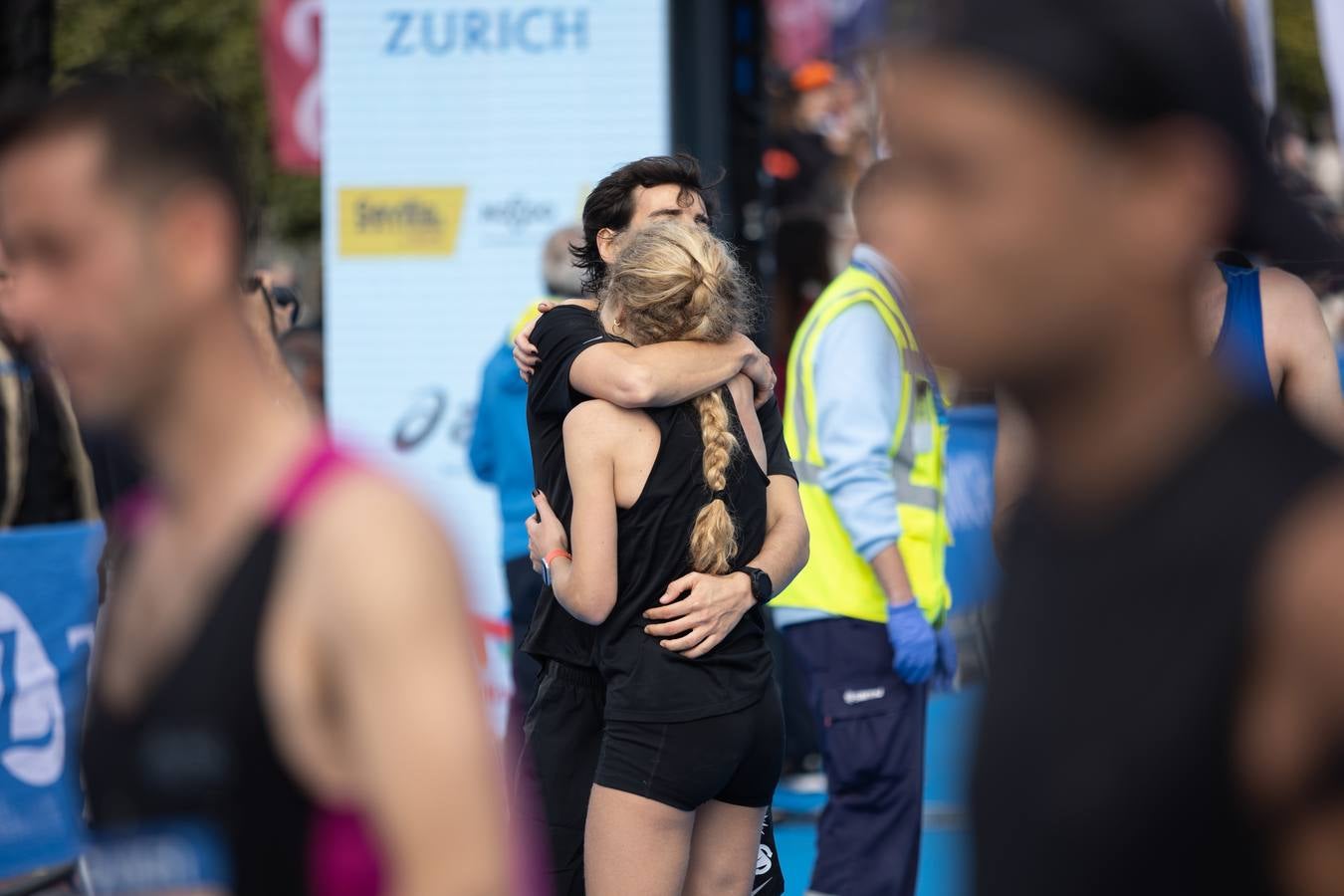 Diferentes momentos del Zurich Maratón Sevilla 2023