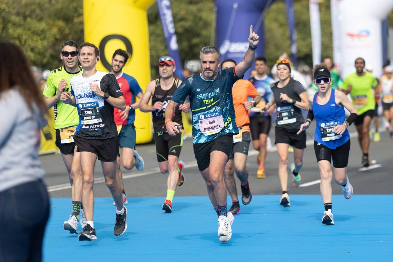 Diferentes momentos del Zurich Maratón Sevilla 2023
