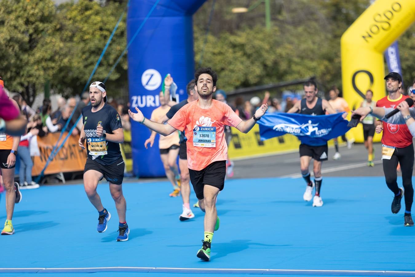 Diferentes momentos del Zurich Maratón Sevilla 2023