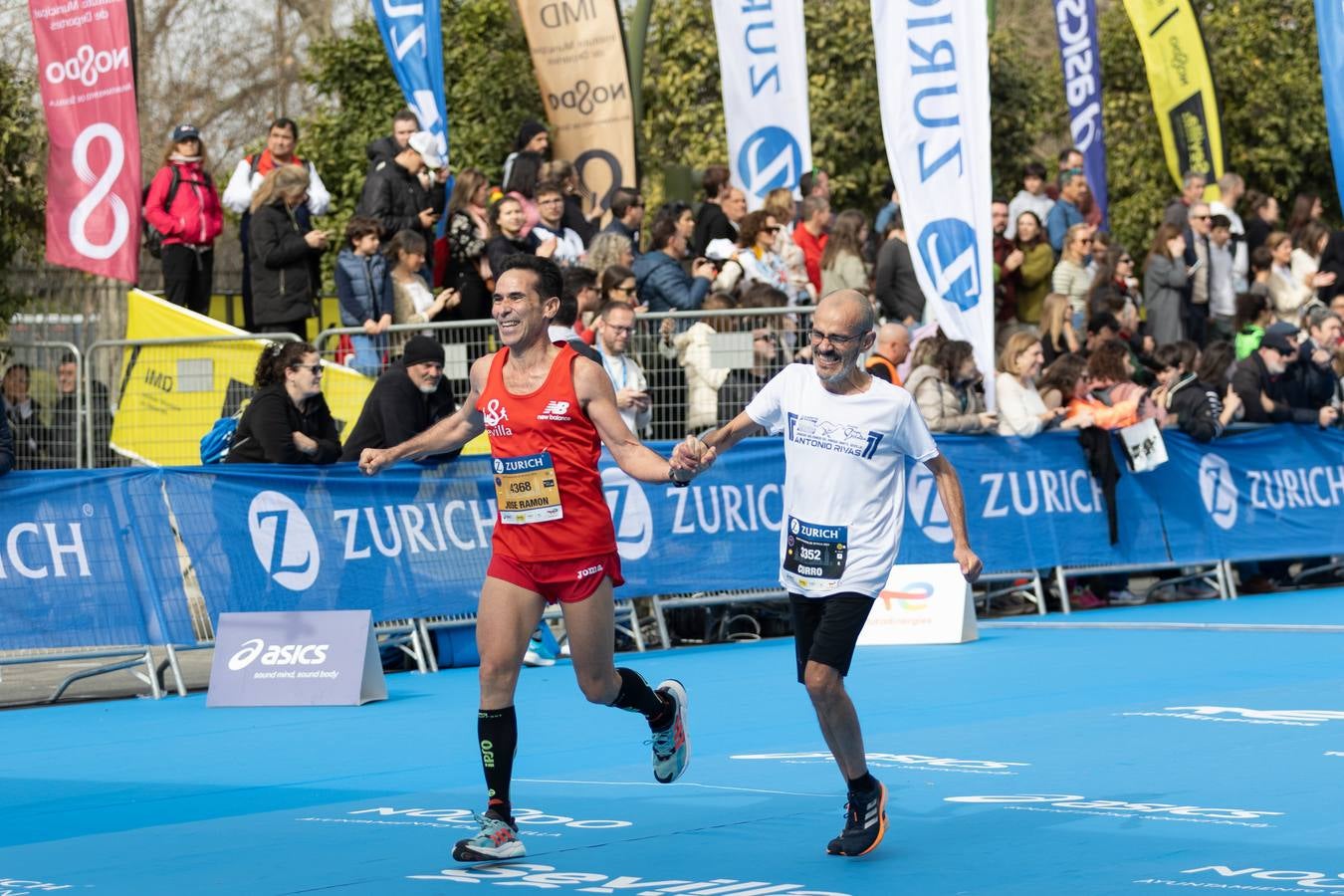 Diferentes momentos del Zurich Maratón Sevilla 2023