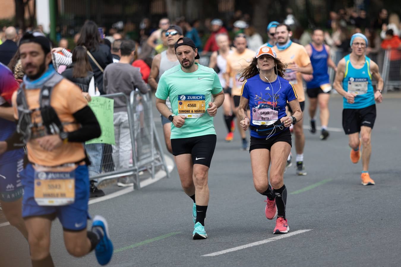Diferentes momentos del Zurich Maratón Sevilla 2023