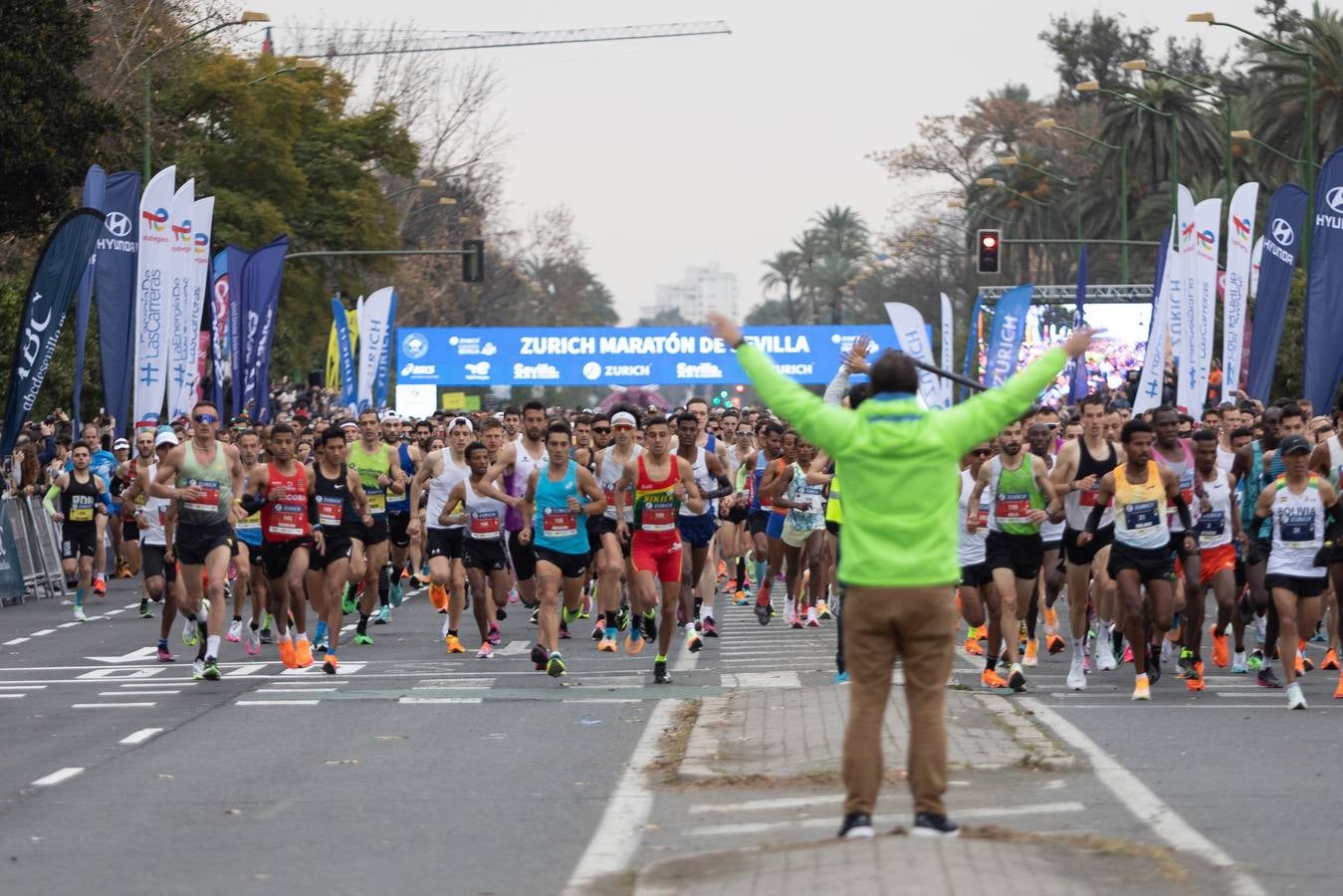 Diferentes momentos del Zurich Maratón de Sevilla 2023