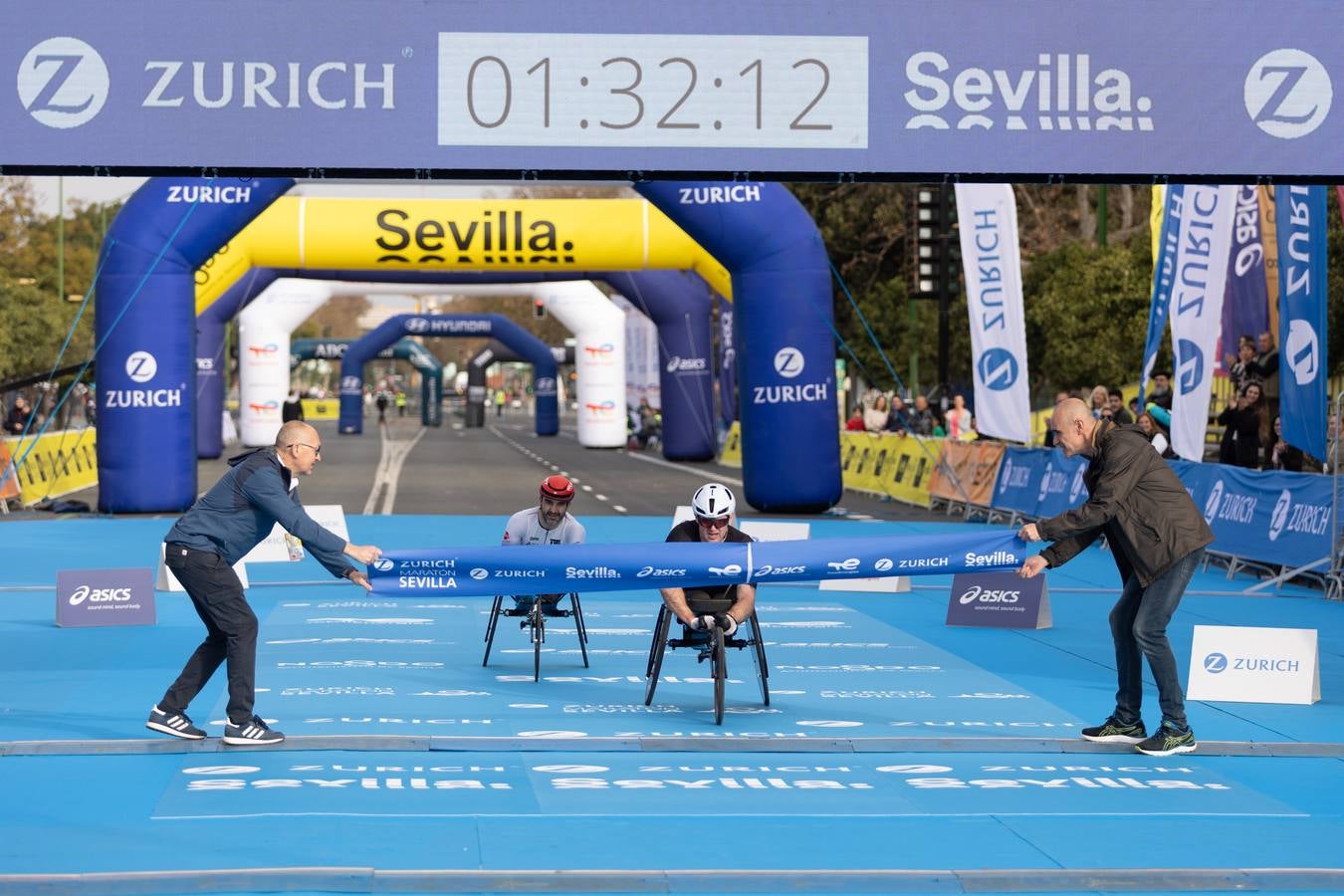 Diferentes momentos del Zurich Maratón de Sevilla 2023