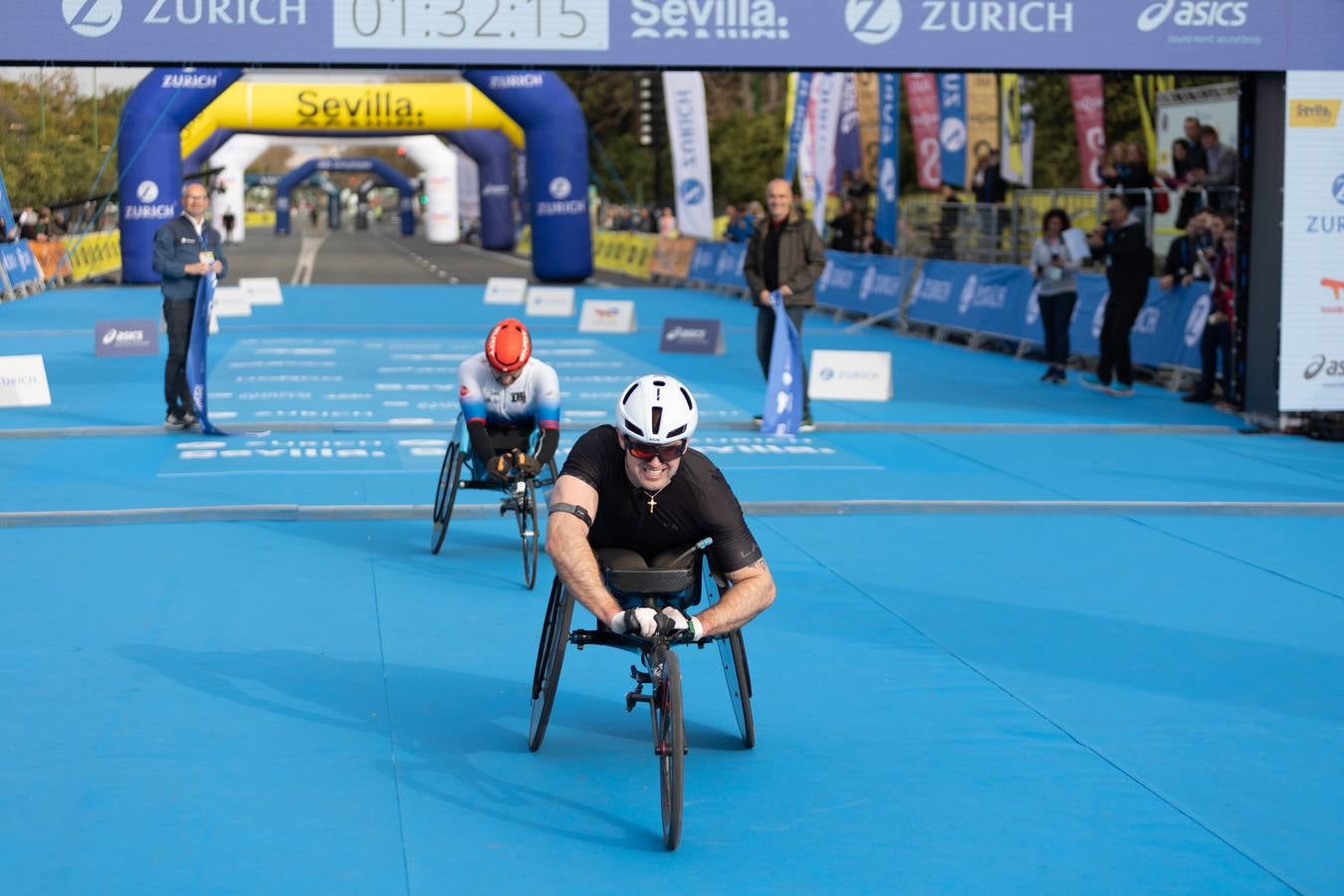 Diferentes momentos del Zurich Maratón de Sevilla 2023