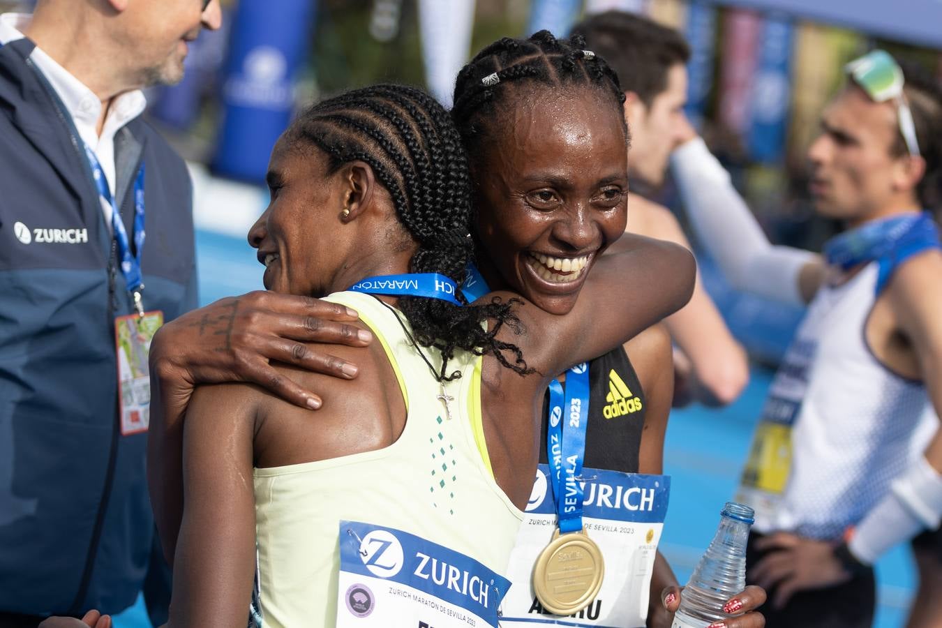 Diferentes momentos del Zurich Maratón de Sevilla 2023