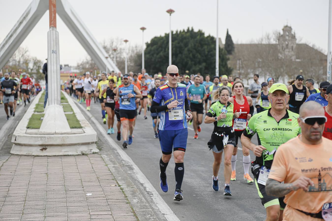 Participantes en el Maratón de Sevilla 2023
