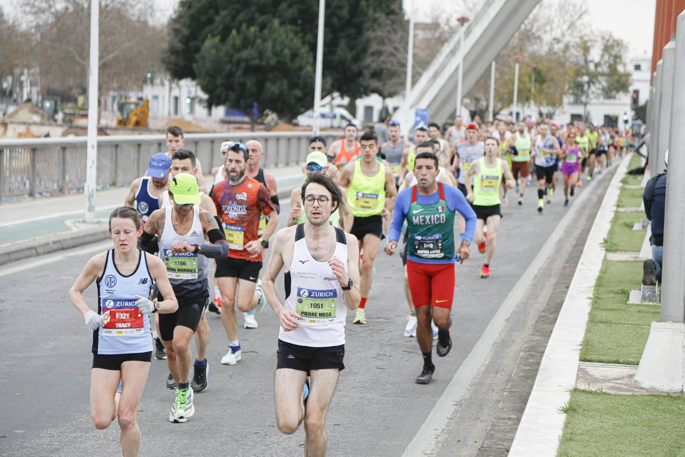 Participantes en el Maratón de Sevilla 2023