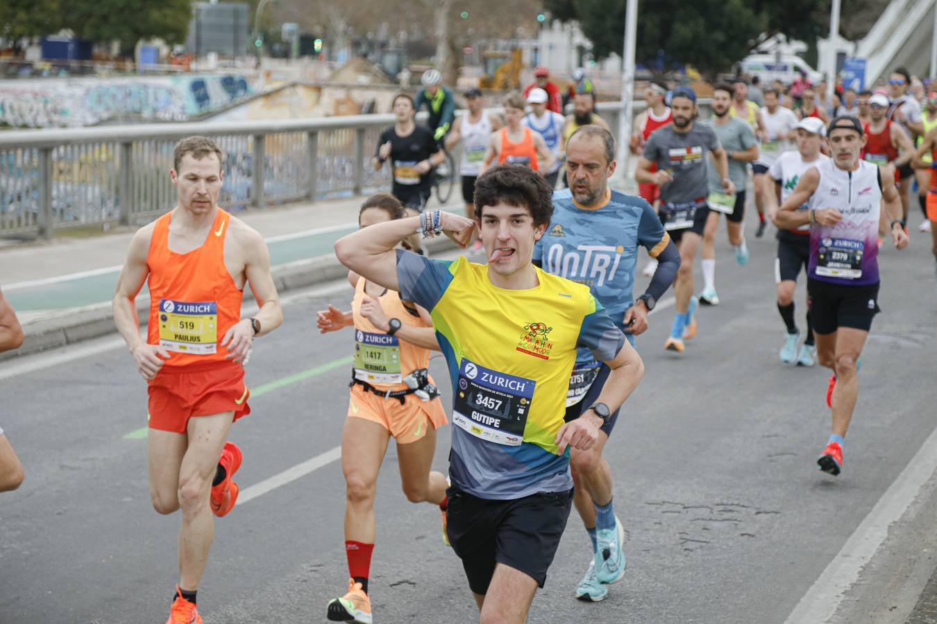 Participantes en el Maratón de Sevilla 2023