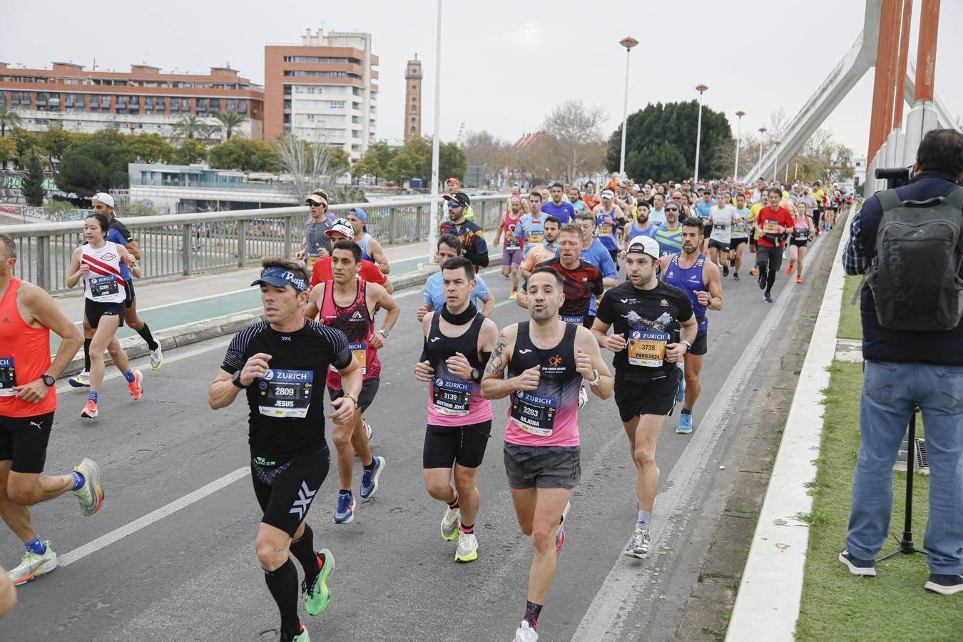 Participantes en el Maratón de Sevilla 2023