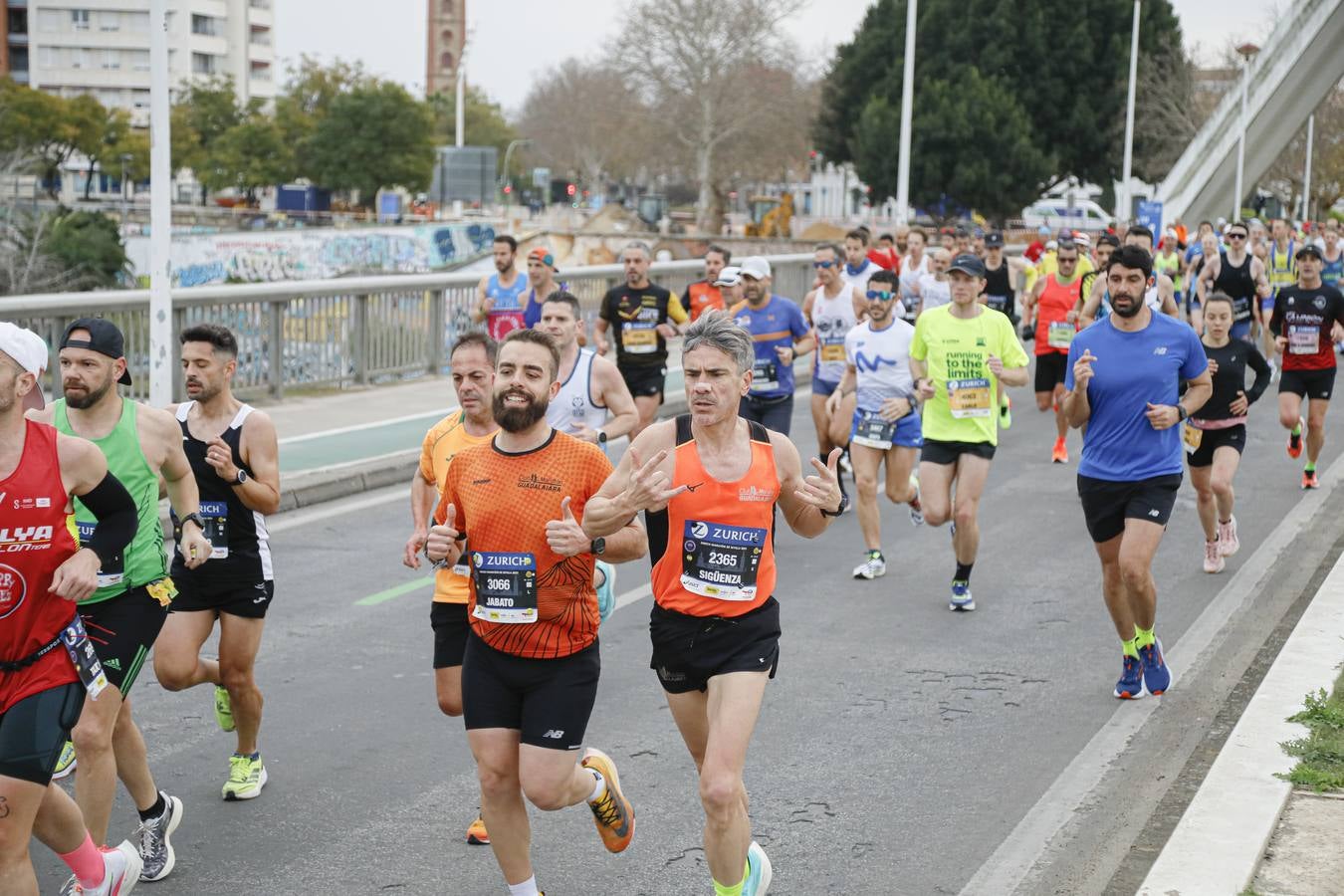 Participantes en el Maratón de Sevilla 2023