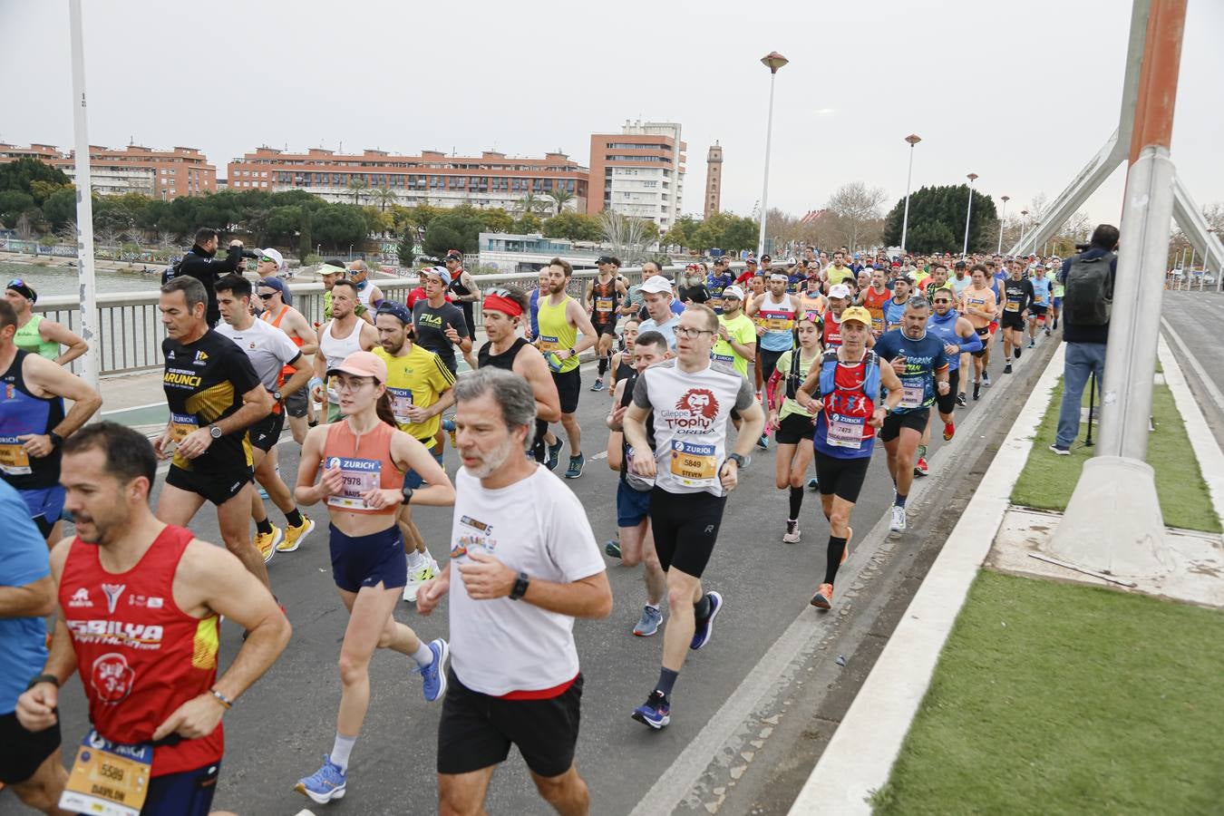 Participantes en el Maratón de Sevilla 2023
