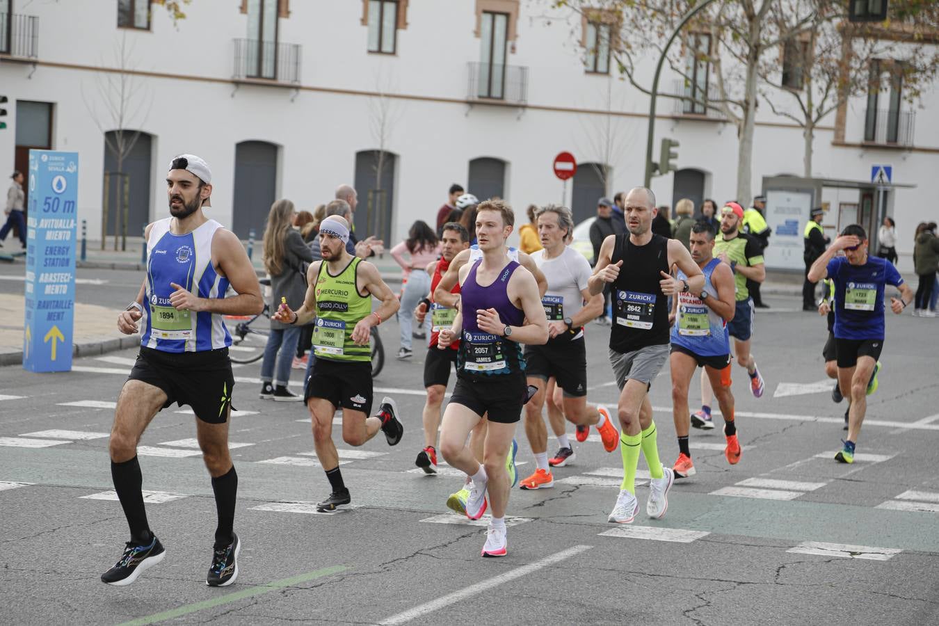 Participantes en el Maratón de Sevilla 2023