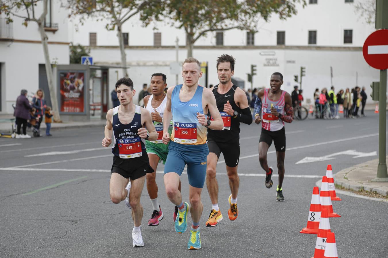Participantes en el Maratón de Sevilla 2023