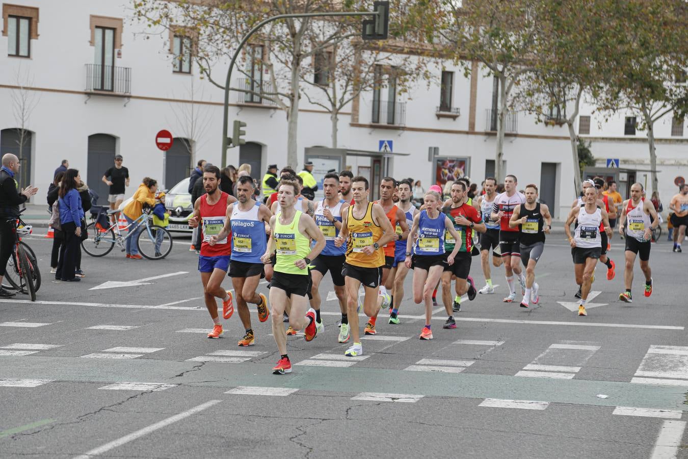 Participantes en el Maratón de Sevilla 2023