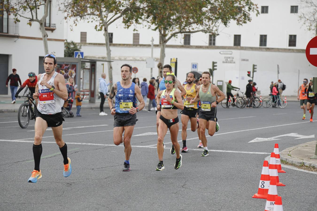 Participantes en el Maratón Sevilla 2023