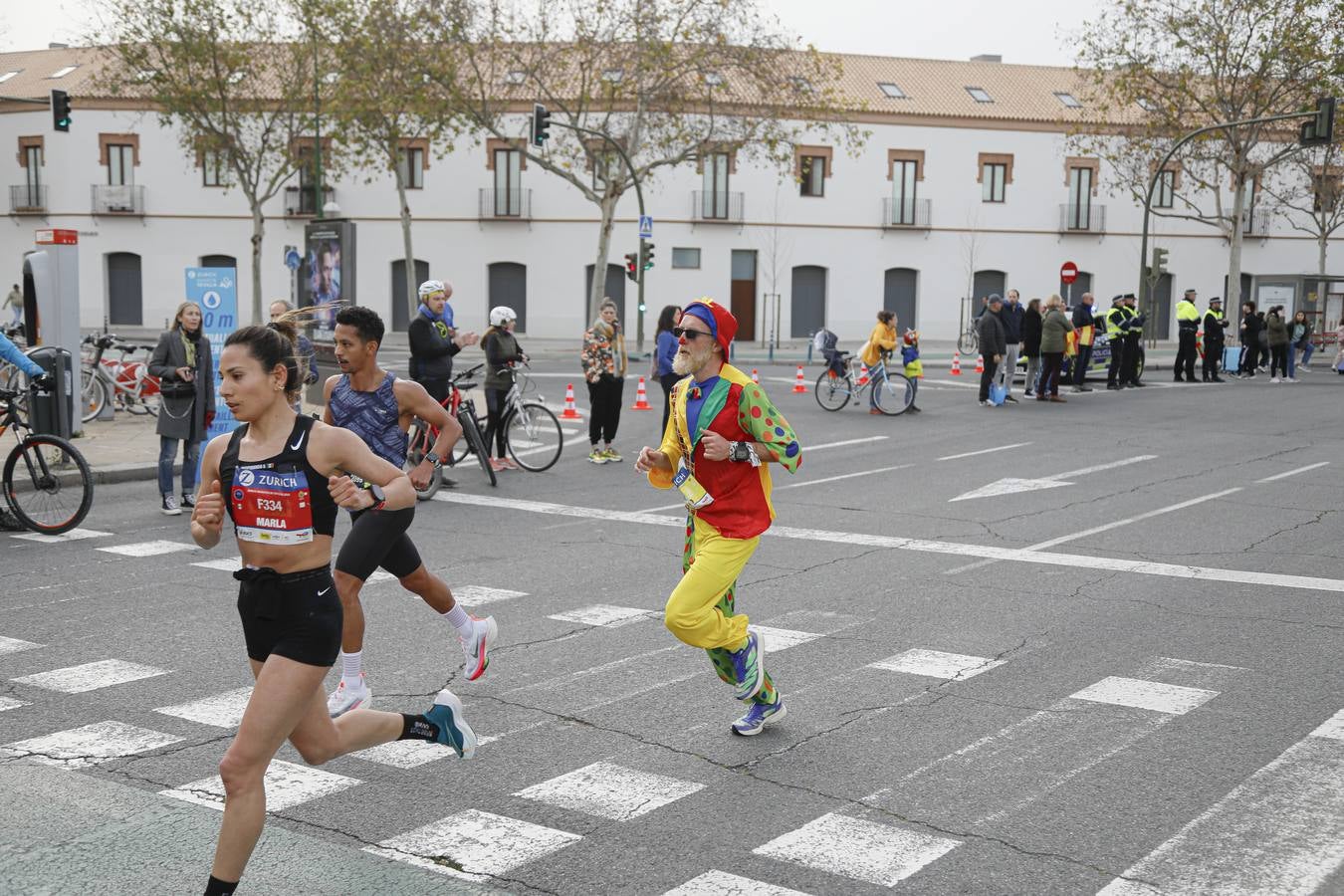 Participantes en el Maratón Sevilla 2023