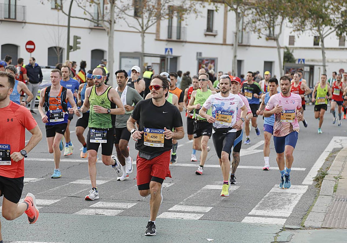 Participantes en el Maratón de Sevilla 2023